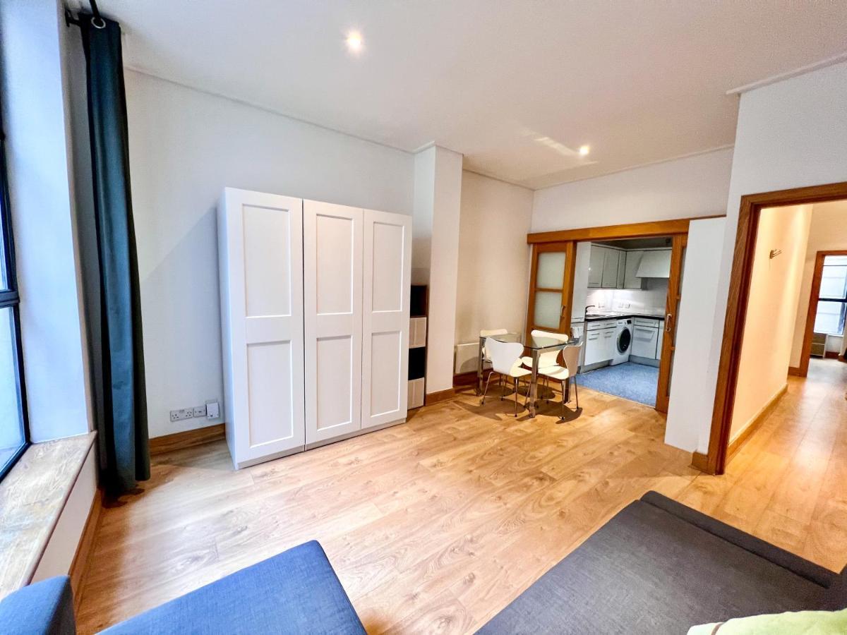 Superior Entire Apartment Between St Pauls Cathedral And Covent Garden London Exterior foto
